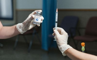 farmaceuci szczepią